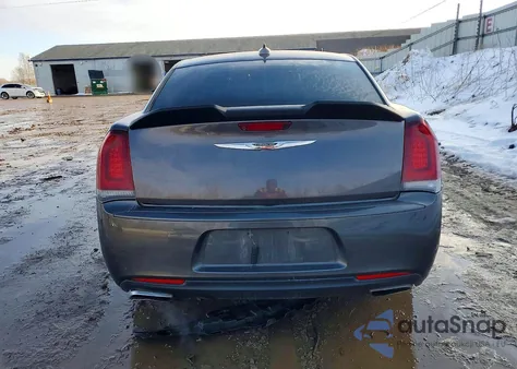 2016 Chrysler 300 S z USA, uszkodzony, nr VIN 2C3CCABG1GH328896
